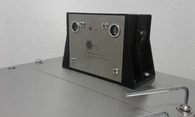 Ometač včel - jednoúčelový mechanický ometač - nerezový
